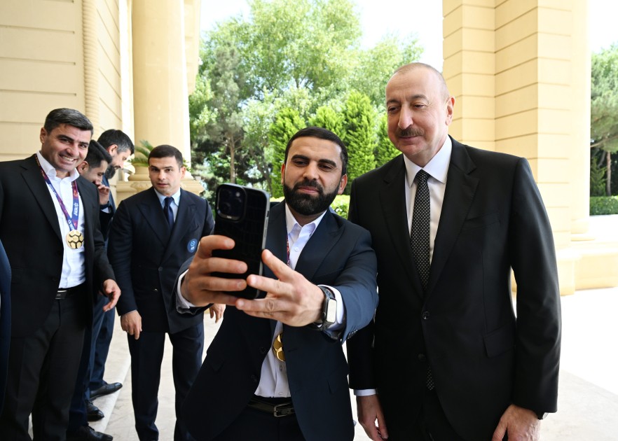 Prezident milli komandanın üzvlərini qəbul etdi - FOTOLAR (YENİLƏNİB)