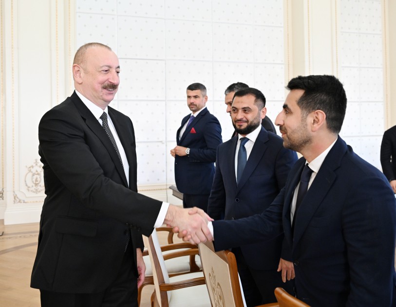 Prezident milli komandanın üzvlərini qəbul etdi - FOTOLAR (YENİLƏNİB)