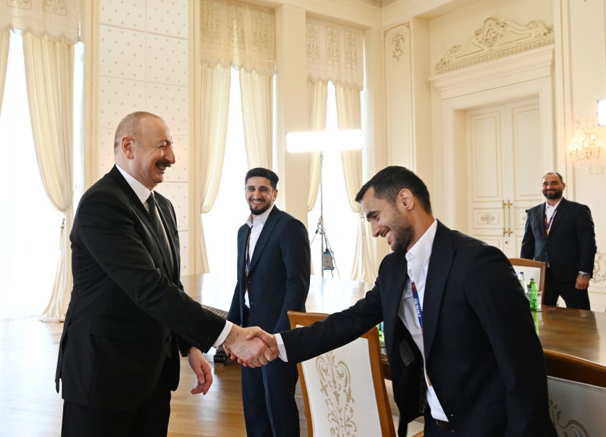 Prezident milli komandanın üzvlərini qəbul etdi - FOTOLAR (YENİLƏNİB)