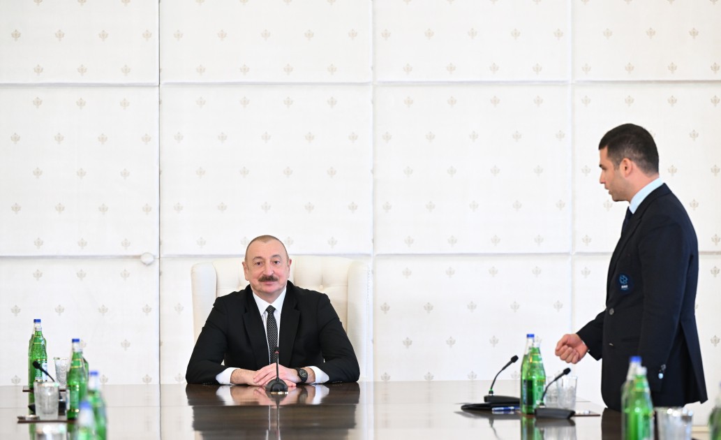 Prezident milli komandanın üzvlərini qəbul etdi - FOTOLAR (YENİLƏNİB)