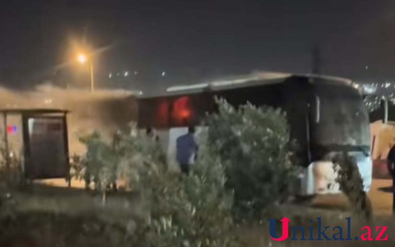 Bakıda avtobus yandı -VİDEO