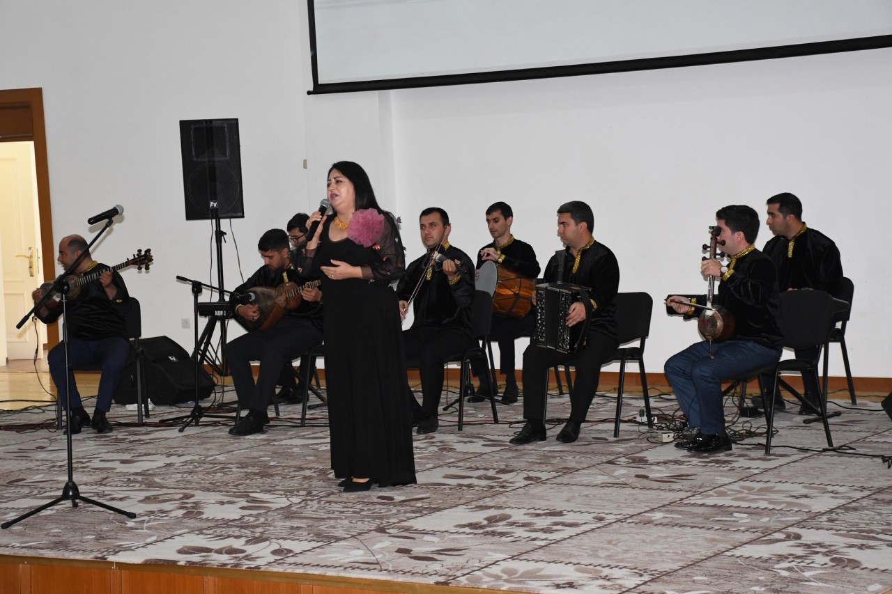 Şahin Bayramov Ağdamda abituriyentlərlə görüş keçirib - FOTOLAR