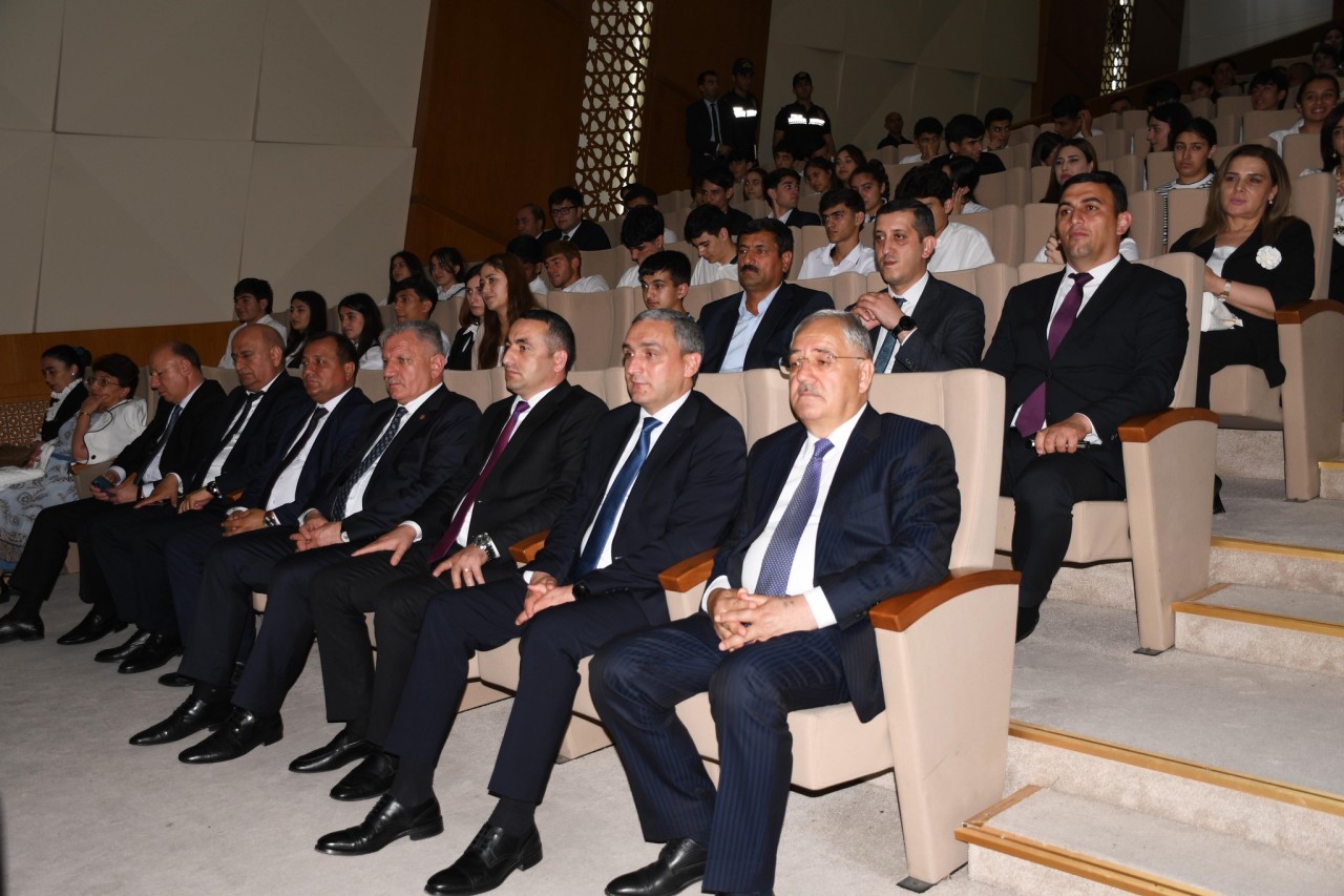 Şahin Bayramov Ağdamda abituriyentlərlə görüş keçirib - FOTOLAR