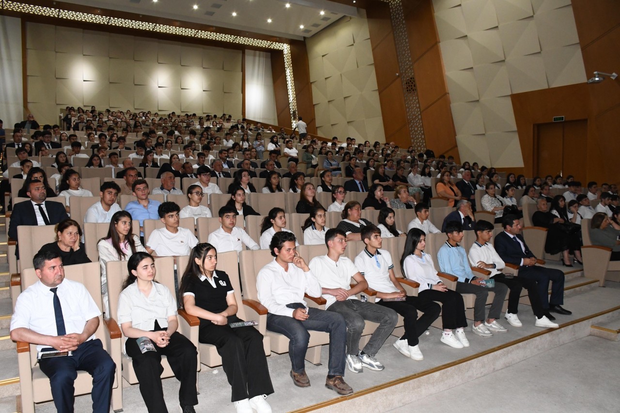 Şahin Bayramov Ağdamda abituriyentlərlə görüş keçirib - FOTOLAR