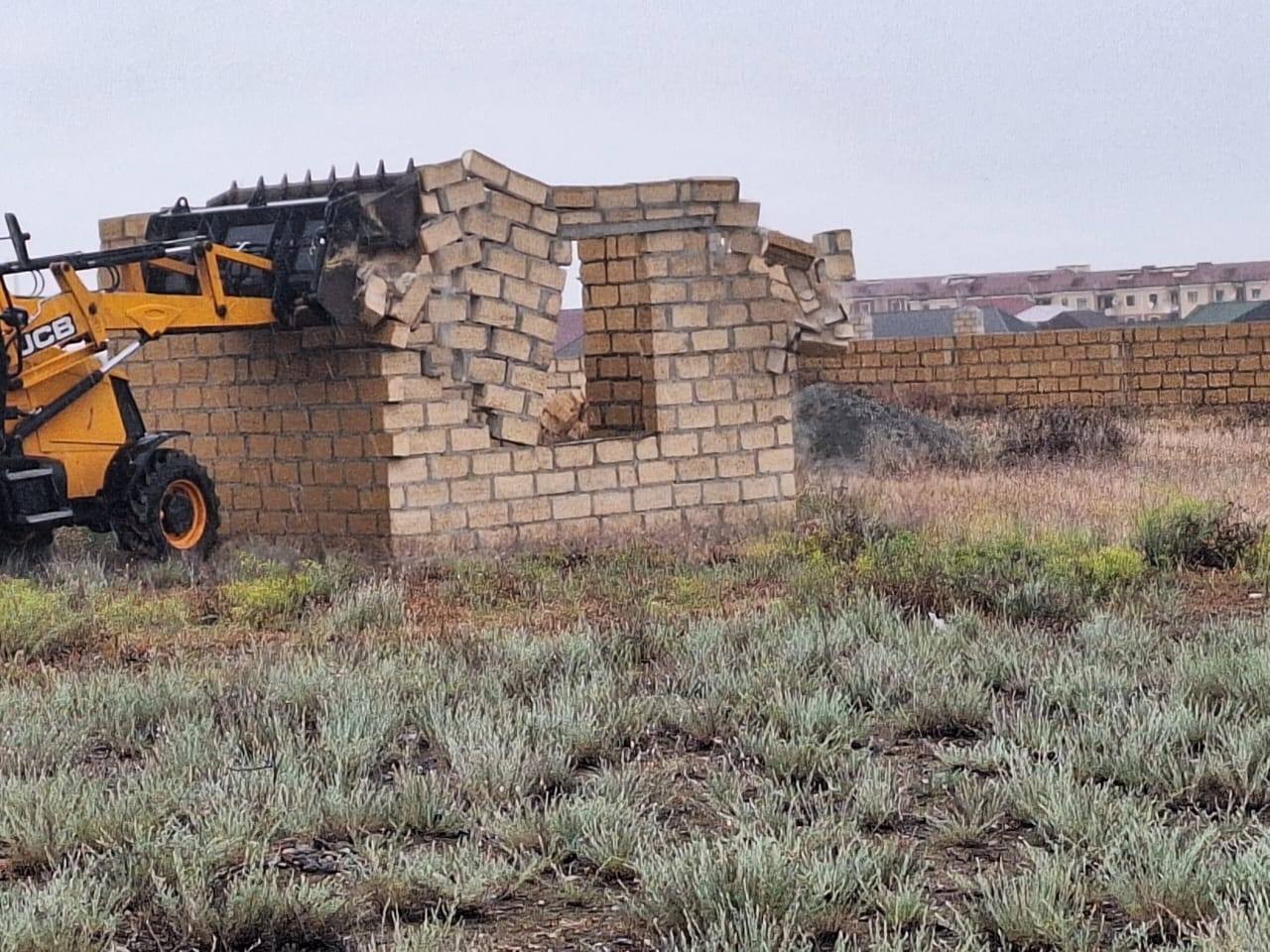 Gəncədə qeyri-qanuni tikintilərə qarşı monitorinqlər davam etdirilir - FOTOLAR