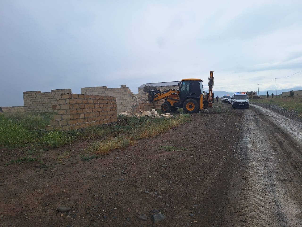 Gəncədə qeyri-qanuni tikintilərə qarşı monitorinqlər davam etdirilir - FOTOLAR