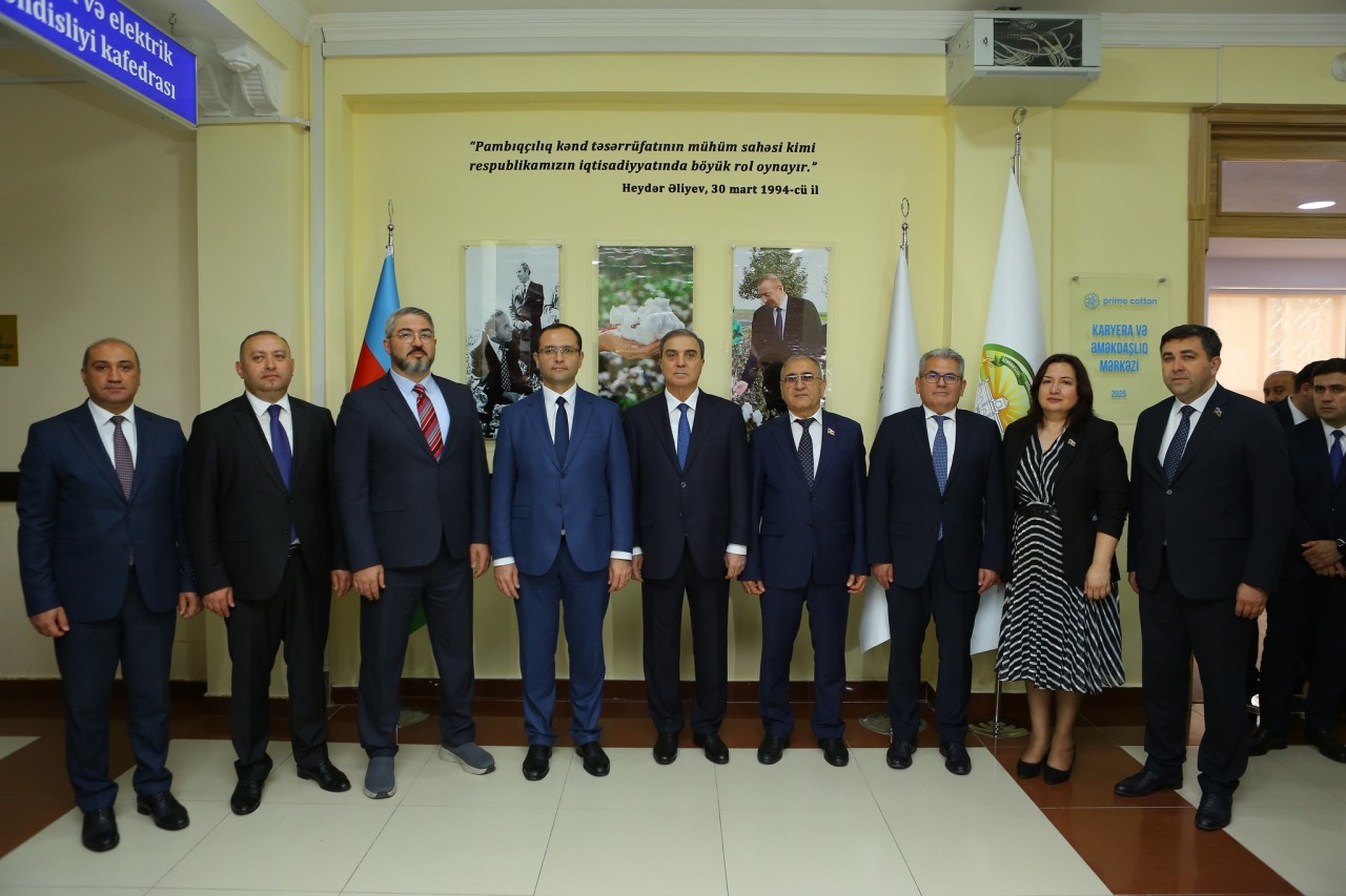 ADAU-da keçirilən 17-ci Karyera Sərgisinə 1000-dən çox vakant iş yeri çıxarılıb - FOTOLAR