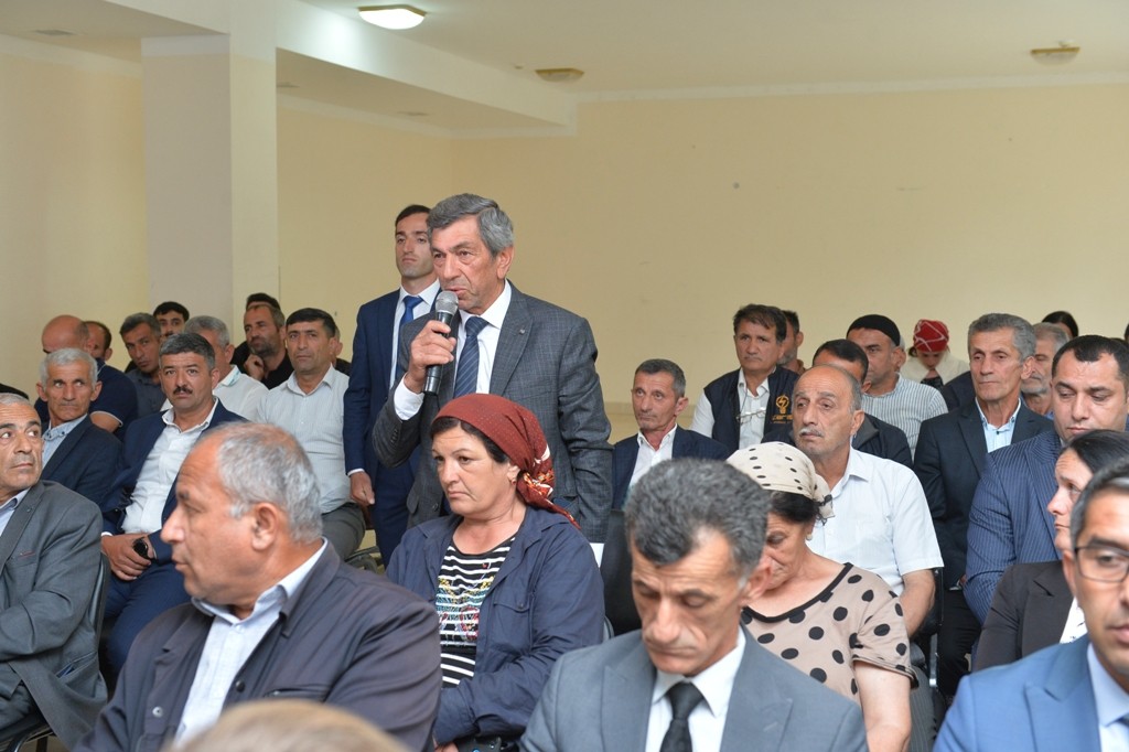 Taleh Qaraşov kənd sakinlərinin problemlərini dinlədi - FOTOLAR