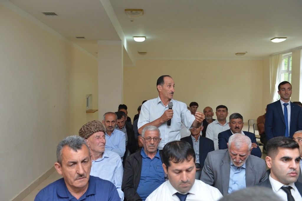 Taleh Qaraşov kənd sakinlərinin problemlərini dinlədi - FOTOLAR