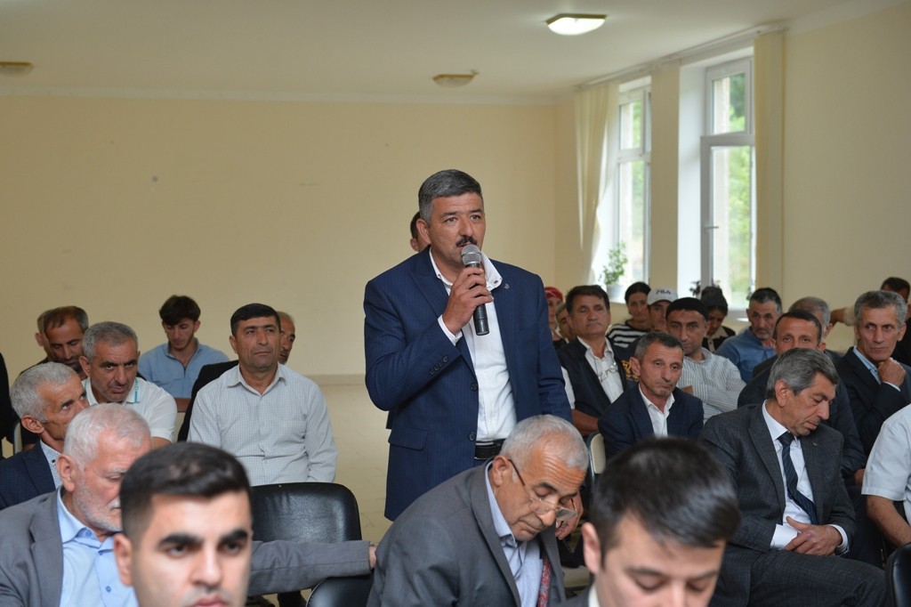 Taleh Qaraşov kənd sakinlərinin problemlərini dinlədi - FOTOLAR