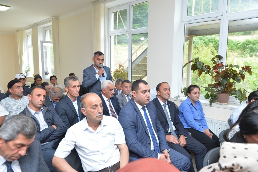 Taleh Qaraşov kənd sakinlərinin problemlərini dinlədi - FOTOLAR