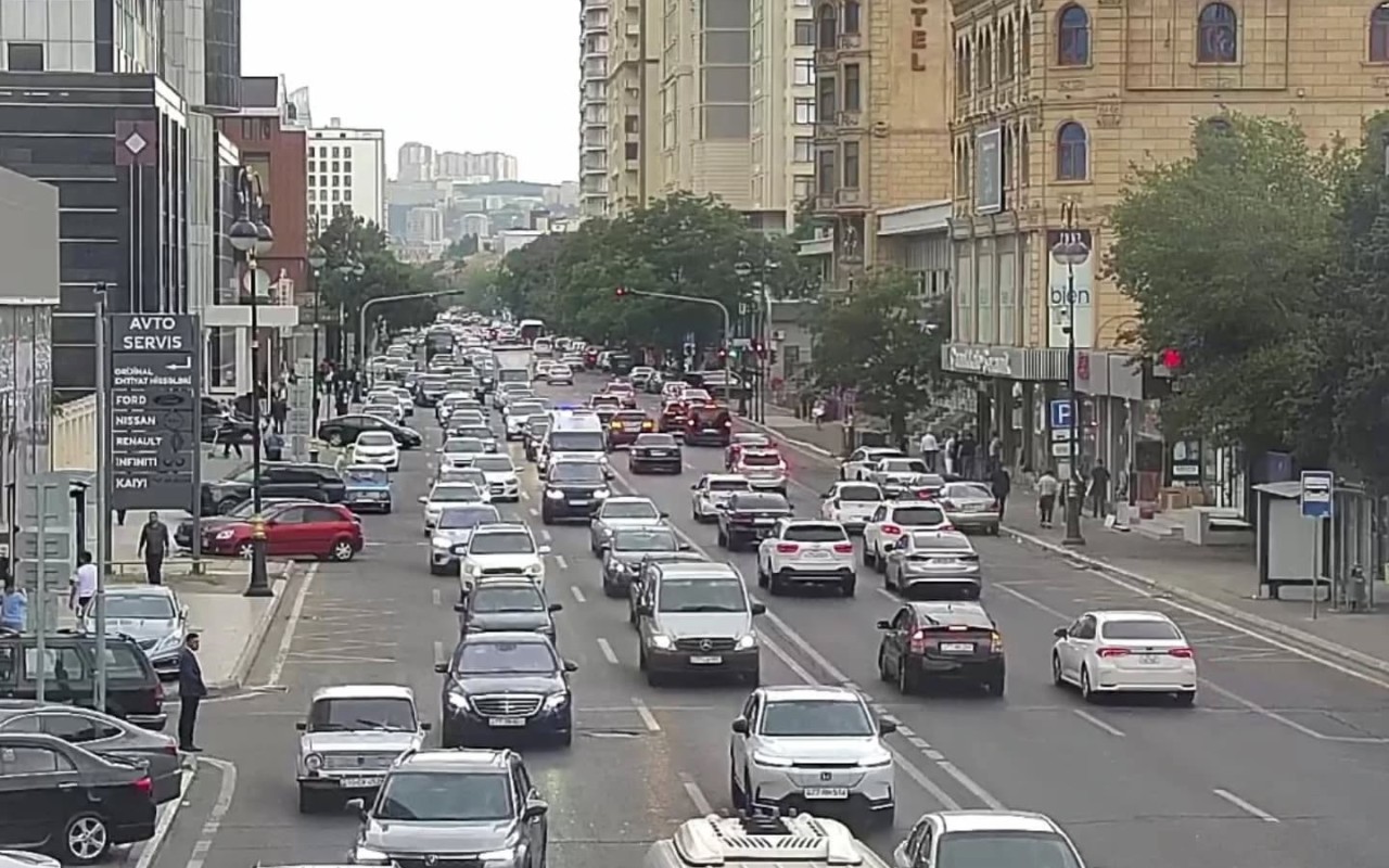 Hazırda bu yollarda sıxlıq var- SİYAHI Hazırda bu yollarda sıxlıq var- SİYAHI