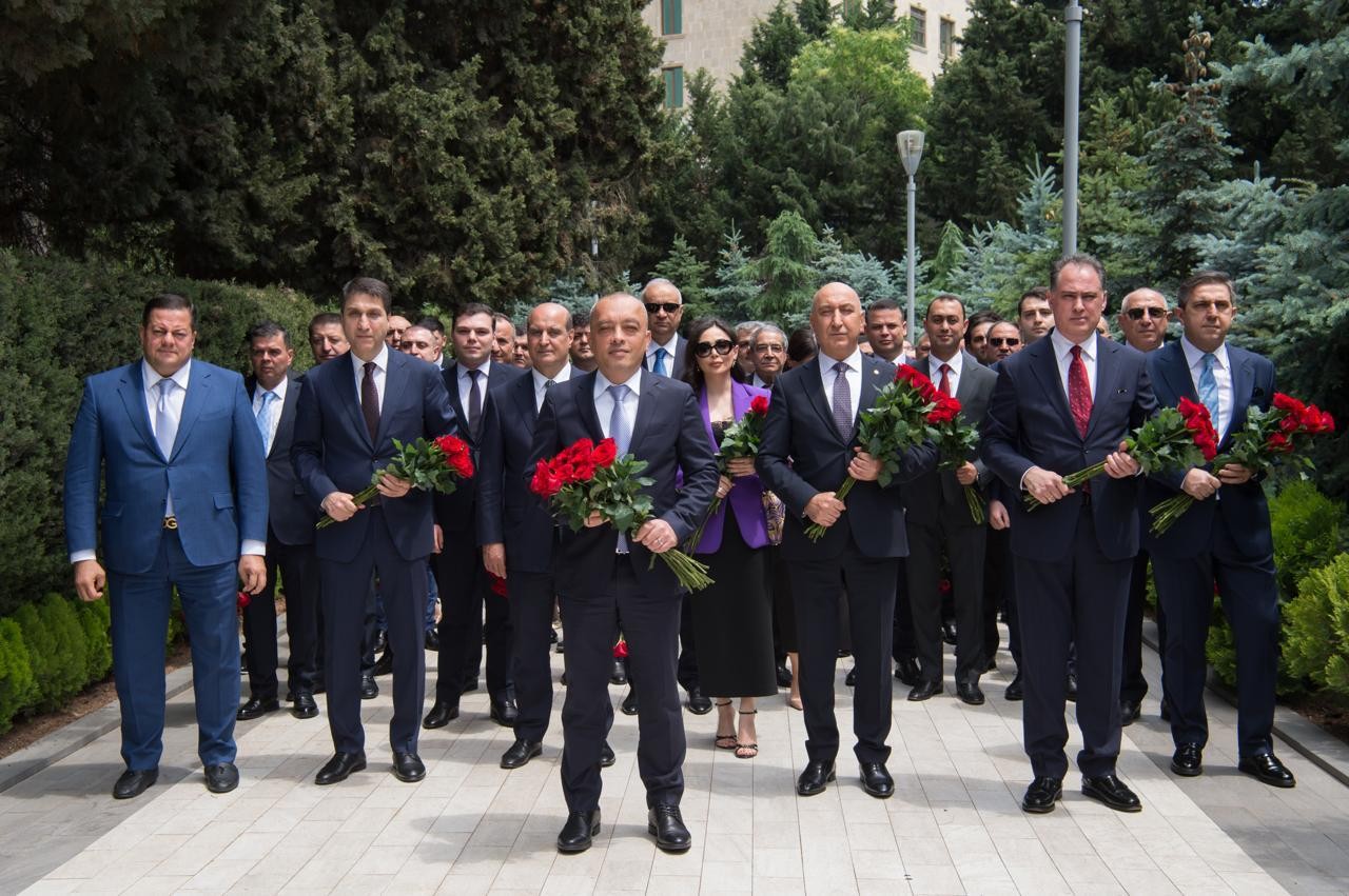 Su təsərrüfatı işçiləri Ümummilli lideri yad etdilər - FOTOLAR