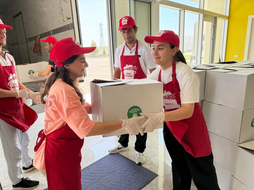 Leyla Əliyevanın təşəbbüsü ilə Yevlaxda ailələrə qurban payları çatdırıldı - FOTOLAR