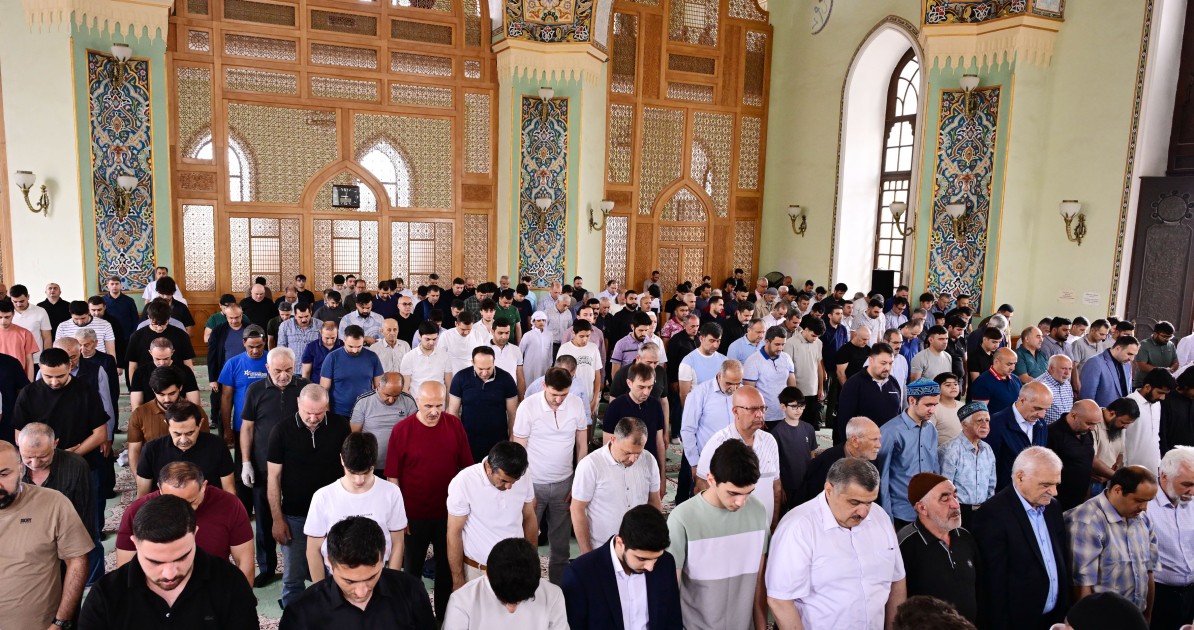 Məscidlərdə bayram namazı qılındı - FOTOLAR