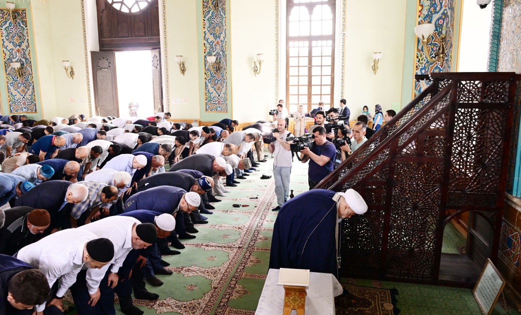 Məscidlərdə bayram namazı qılındı - FOTOLAR