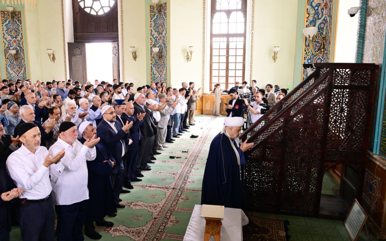 Məscidlərdə bayram namazı qılındı- FOTOLAR Məscidlərdə bayram namazı qılındı- FOTOLAR