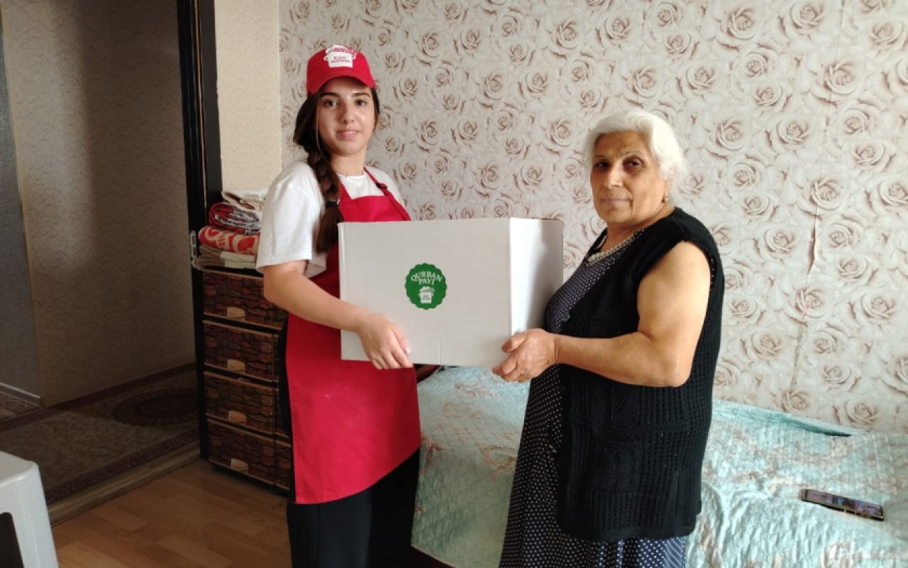 Leyla Əliyevanın təşəbbüsü ilə ailələrə qurban payları çatdırılıb -FOTOLAR Leyla Əliyevanın təşəbbüsü ilə ailələrə qurban payları çatdırılıb -FOTOLAR