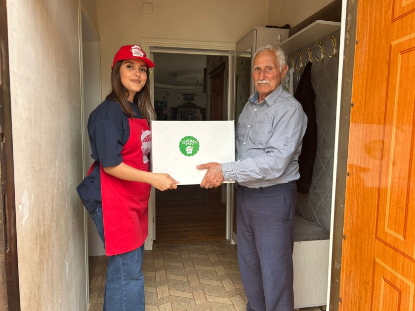 Leyla Əliyevanın təşəbbüsü ilə ailələrə qurban payları çatdırılıb - FOTOLAR
