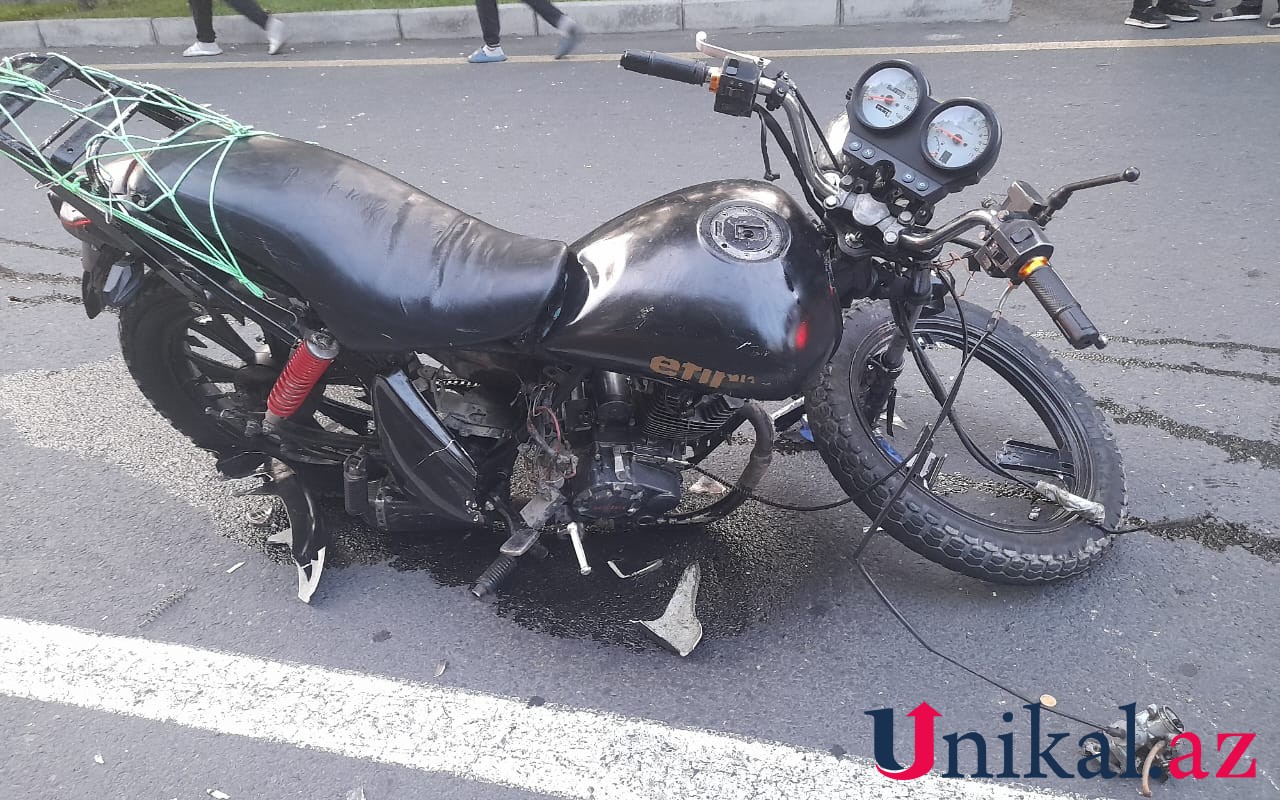 Qaxda motosikletlə minik avtomoboli toqquşub,xəsarət alanlar var - FOTO Qaxda motosikletlə minik avtomoboli toqquşub,xəsarət alanlar var - FOTO