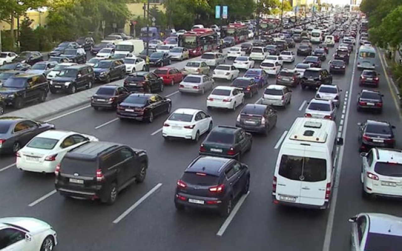 Tətildən sonra bu yollarda tıxac yarandı -SİYAHI Tətildən sonra bu yollarda tıxac yarandı -SİYAHI