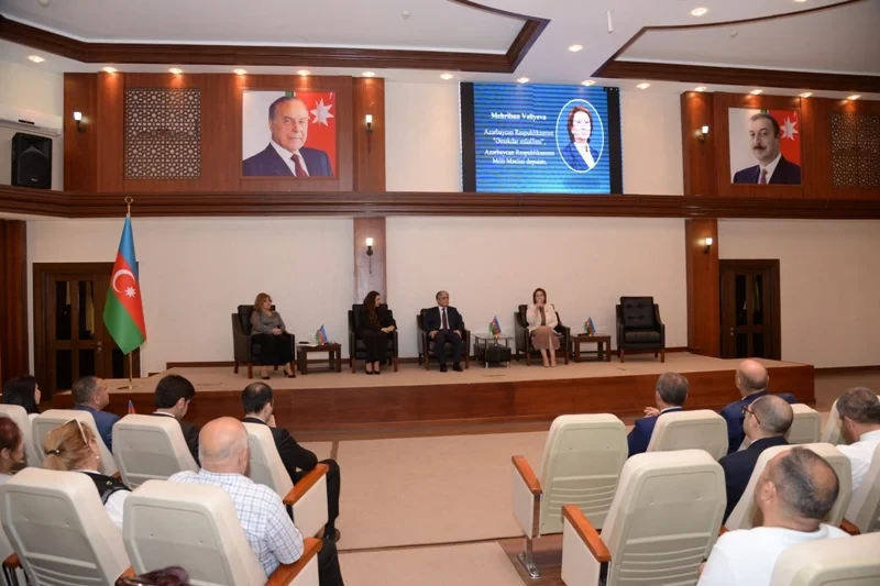 “Uşaqlarla peşəkar əlaqə” adlı multidissiplinar konfrans keçirildi - FOTOLAR