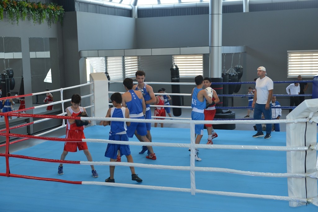 Lənkəranda Boks Mərkəzi əsaslı təmirdən sonra istifadəyə verildi - FOTOLAR