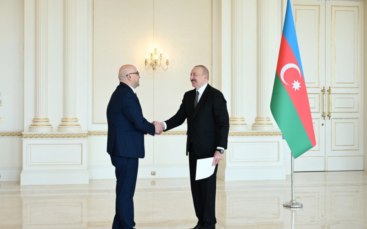 İlham Əliyev Fələstinin yeni səfirinin etimadnaməsini qəbul etdi -FOTOLAR İlham Əliyev Fələstinin yeni səfirinin etimadnaməsini qəbul etdi -FOTOLAR