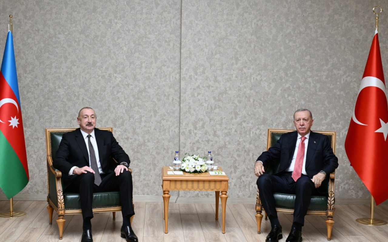 İlham Əliyev Ərdoğanla görüşdü İlham Əliyev Ərdoğanla görüşdü
