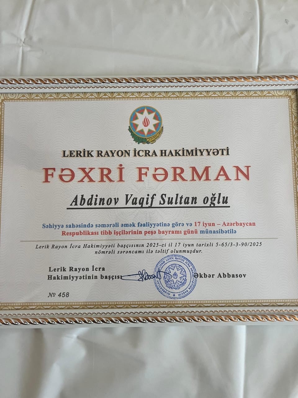 Həkim Vaqif Abdinov təltif edildi