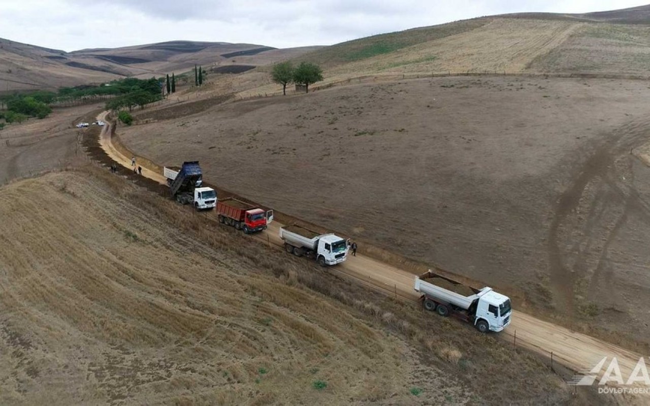 Cəlilabadda bu yollar yenidən qurulur Cəlilabadda bu yollar yenidən qurulur