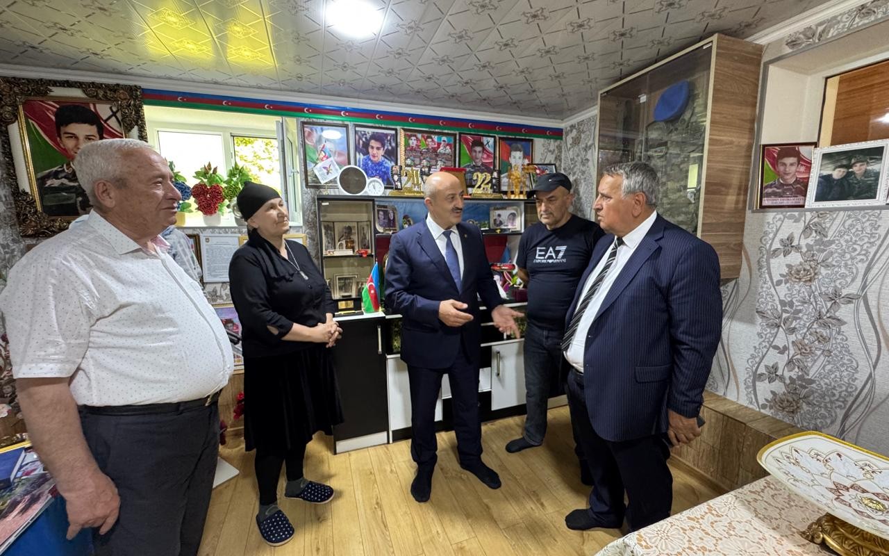 Asif Əsgərov şəhid ailəsini ziyarət edib, vətəndaşlarla görüşdü -FOTOLAR Asif Əsgərov şəhid ailəsini ziyarət edib, vətəndaşlarla görüşdü -FOTOLAR