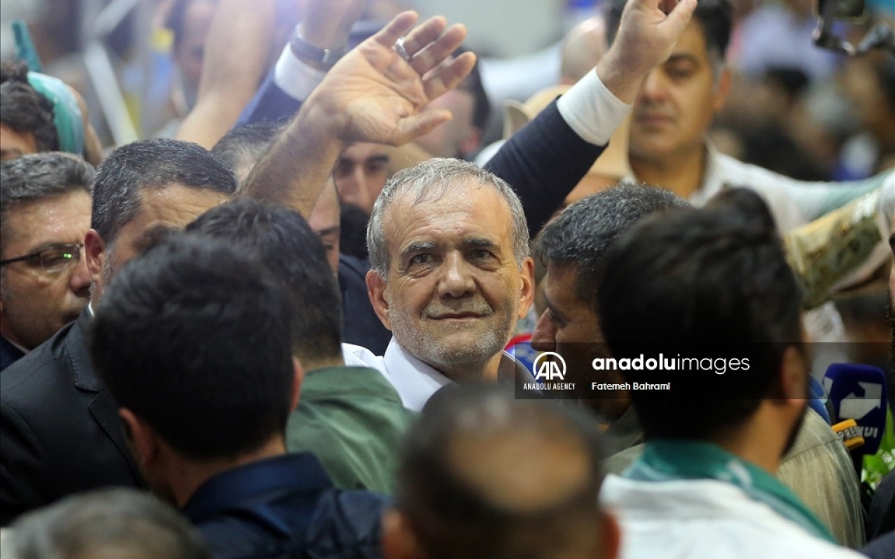 Pezeşkian aksiyaya qatıldı- VİDEO Pezeşkian aksiyaya qatıldı- VİDEO