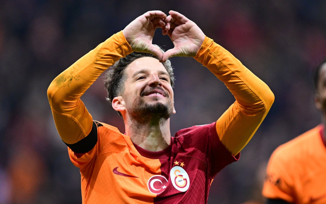 Mertens karyerasını bitirdi Mertens karyerasını bitirdi