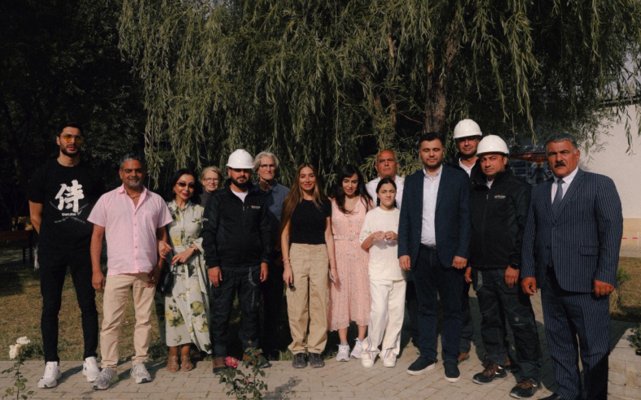 Leyla Əliyeva və Arzu Əliyeva Altıağac Milli Parkında -FOTOLAR Leyla Əliyeva və Arzu Əliyeva Altıağac Milli Parkında -FOTOLAR
