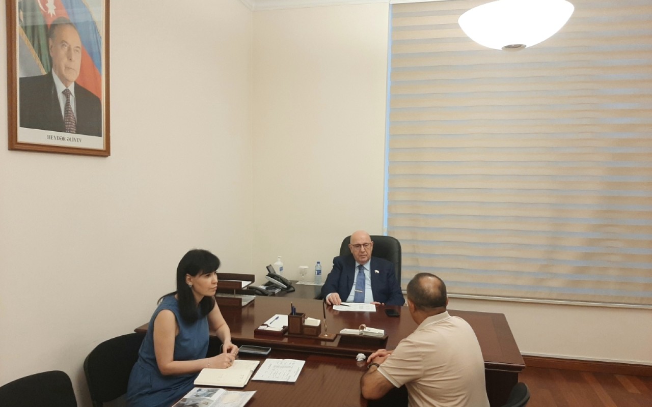 Əhliman Əmiraslanov vətəndaşları qəbul edib -FOTOLAR Əhliman Əmiraslanov vətəndaşları qəbul edib -FOTOLAR