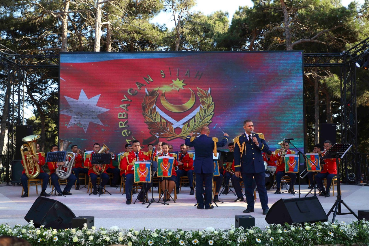 Xətai rayonunda Silahlı Qüvvələr Gününə həsr olunmuş konsert keçirildi - FOTOLAR+VİDEO