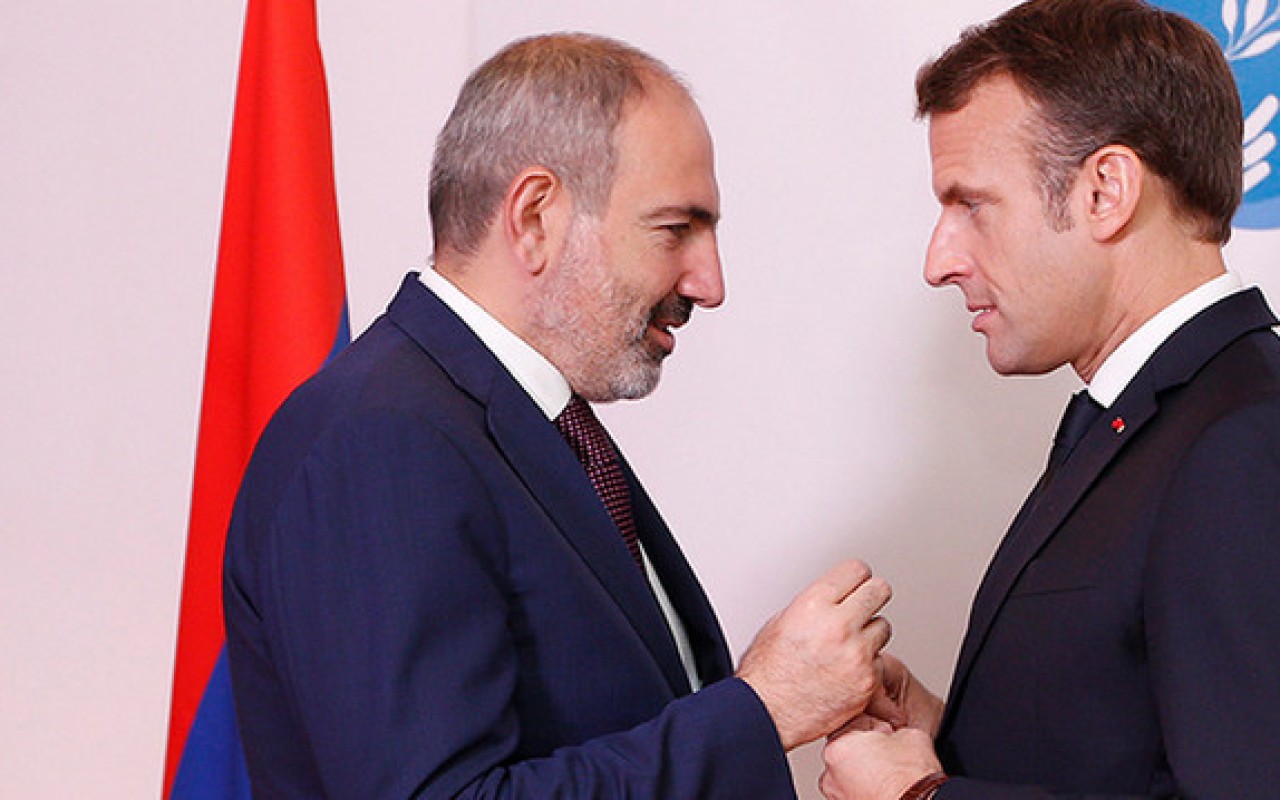 Makron Paşinyanla müzakirəapardı