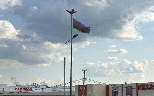 Moskvadakı hündür dirəkdə Azərbaycan bayrağı qaldırıldı- FOTO