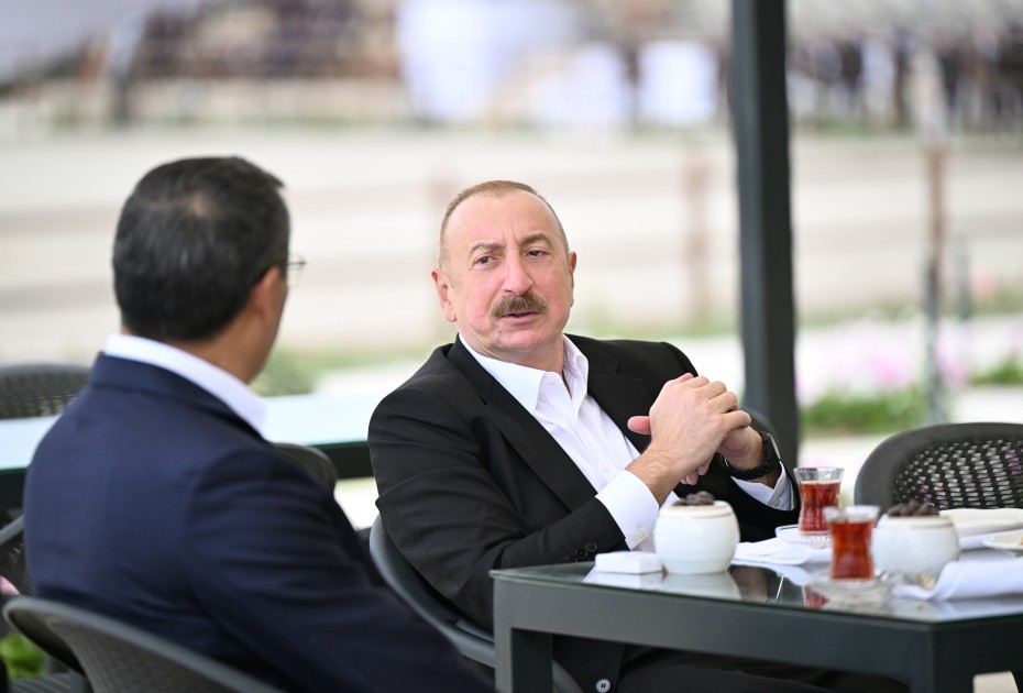 Liderlər Qarabağ atlarının Zəfər şousunu izlədilər - VİDEO (FOTOLAR)