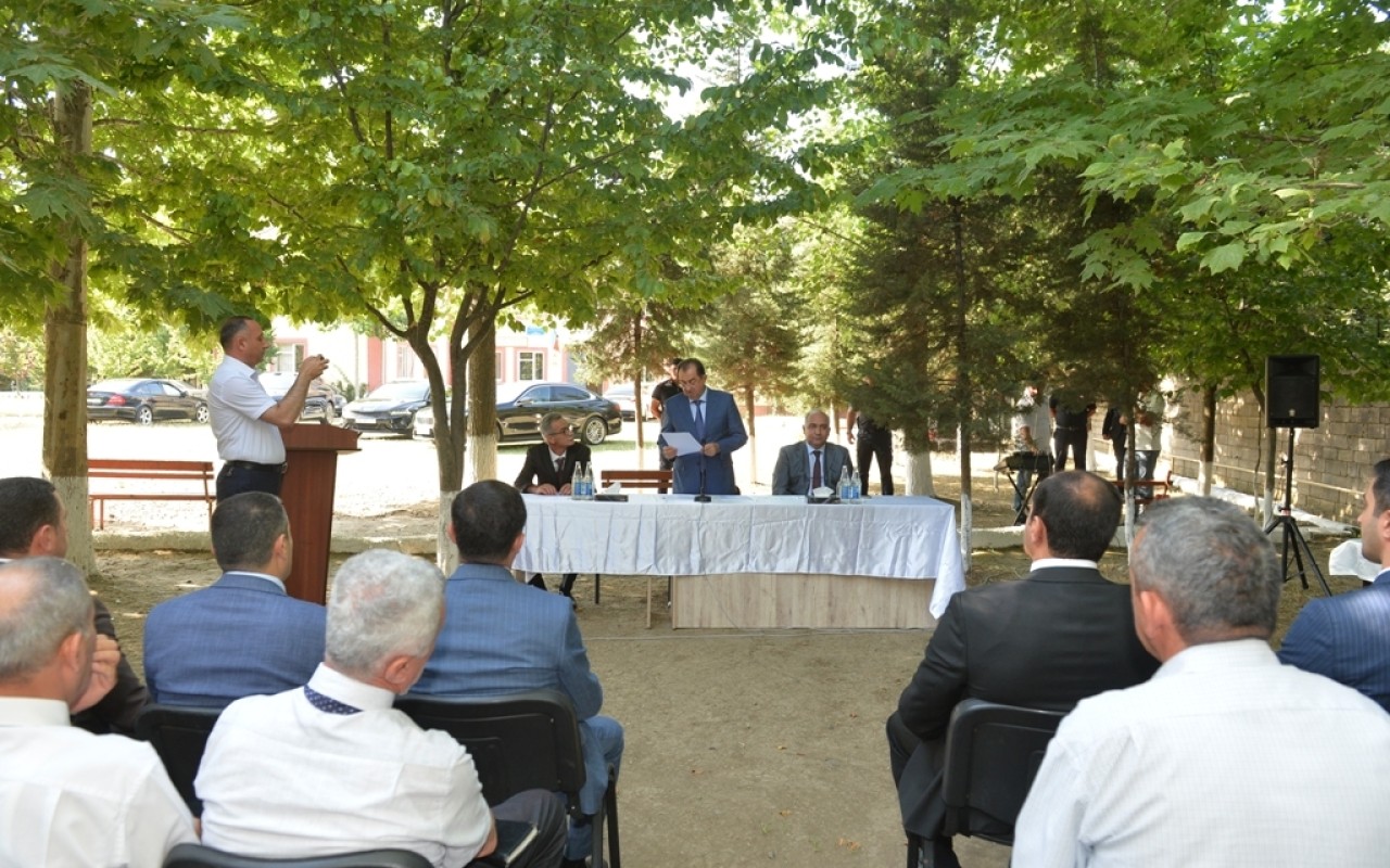 Taleh Qaraşov kənd sakinlərinin problemlərini dinlədi -FOTOLAR