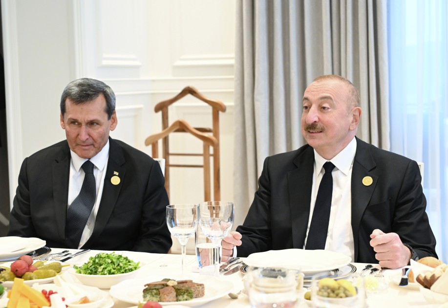 Liderlər rəsmi naharda - FOTO