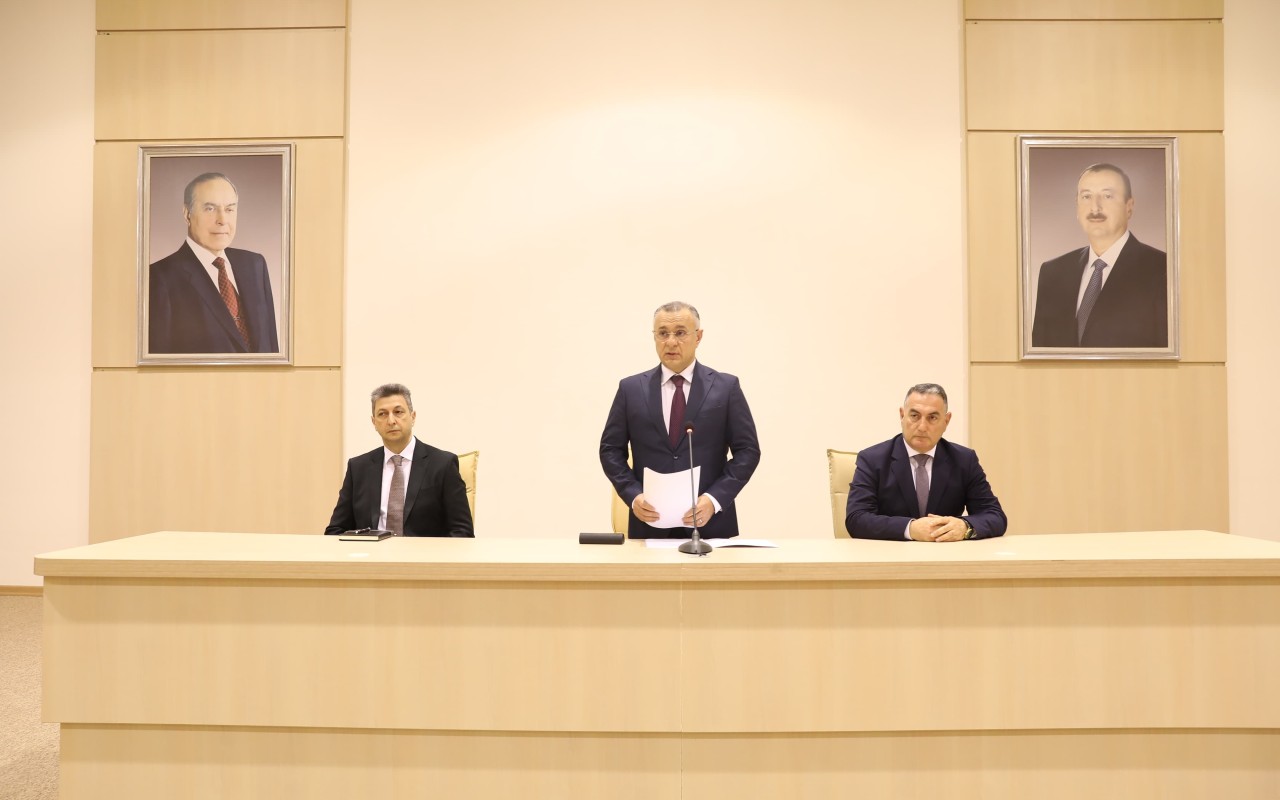 Nazir yeni rektoru kollektivətəqdim etdi Nazir yeni rektoru kollektivətəqdim etdi