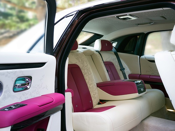 "Rolls Royce Motor Cars Baku" iki yeni "Rolls-Royce" modelini Tbilisidə təqdim etdi (FOTOLAR)