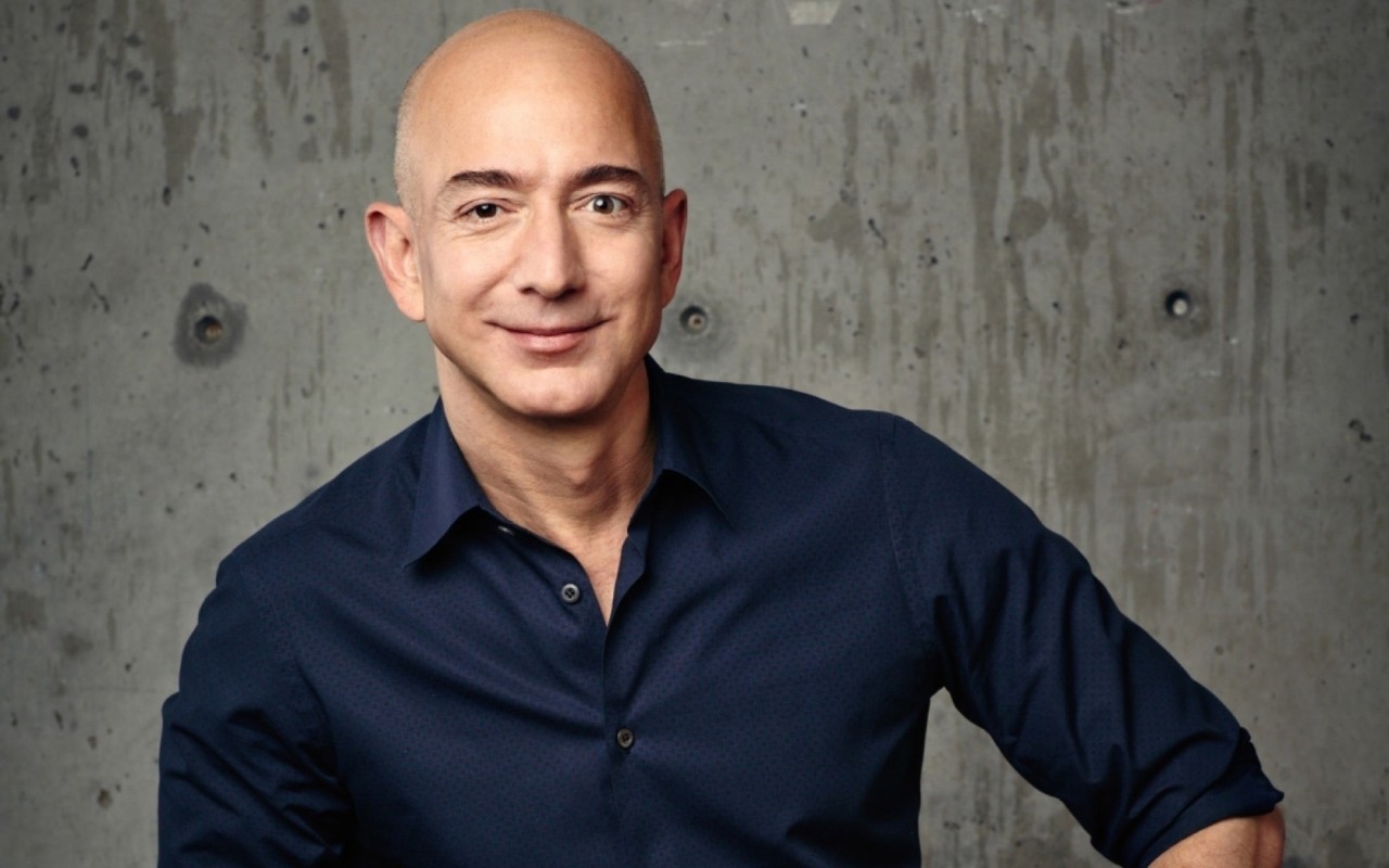Bezos "Amazon" səhmlərini satır Bezos "Amazon" səhmlərini satır