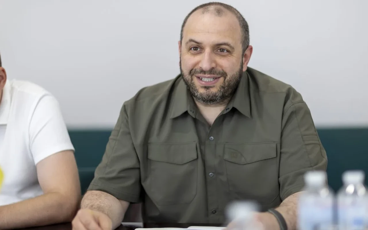 Zelenski müdafiə nazirini bu ölkəyə səfir göndərir