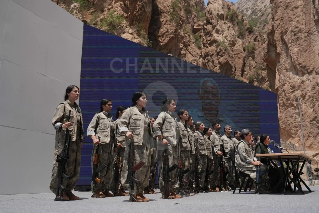 PKK-çılar silahlarını yandırırlar - FOTOLAR (YENİLƏNİB)