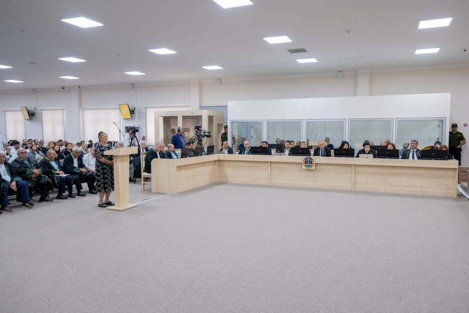 Girovluqda dünyaya gətirdiyi körpəsini ona qaytaran qadını məhkəmədə tanıdı (FOTOLAR)