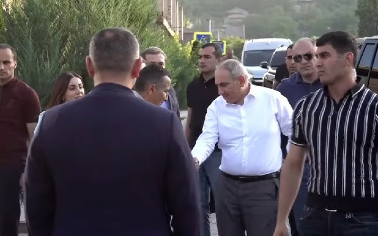 Paşinyan nazirləri Gorusa topladı- VİDEO Paşinyan nazirləri Gorusa topladı- VİDEO