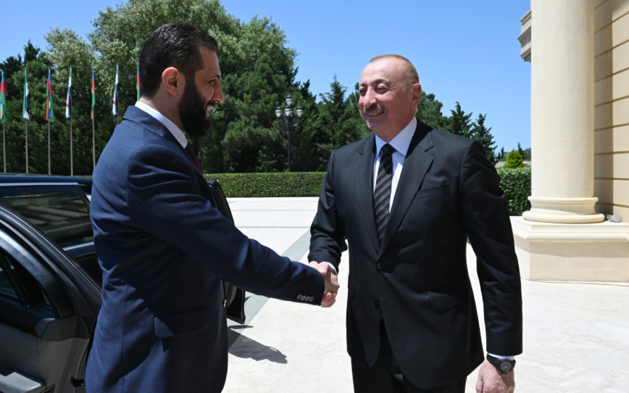 Əhməd Əl Şaraa Azərbaycan liderinə təşəkkür etdi Əhməd Əl Şaraa Azərbaycan liderinə təşəkkür etdi